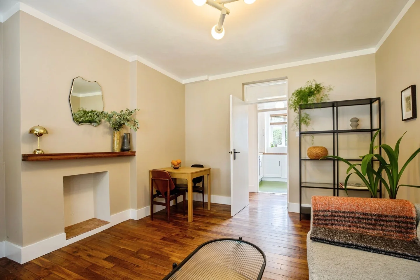 Flat Devonshire Road in Greater London