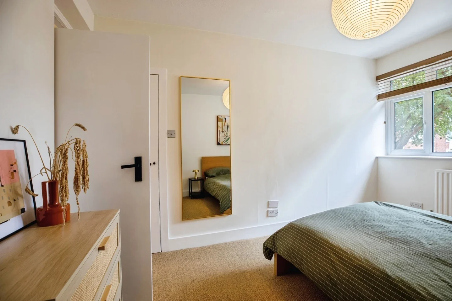 Flat Devonshire Road in Greater London