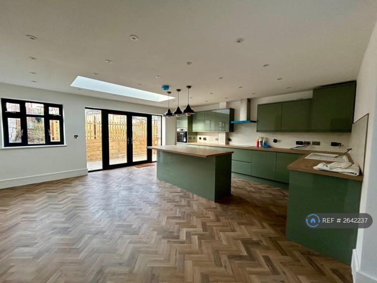 House Lullingstone Crescent in Greater London