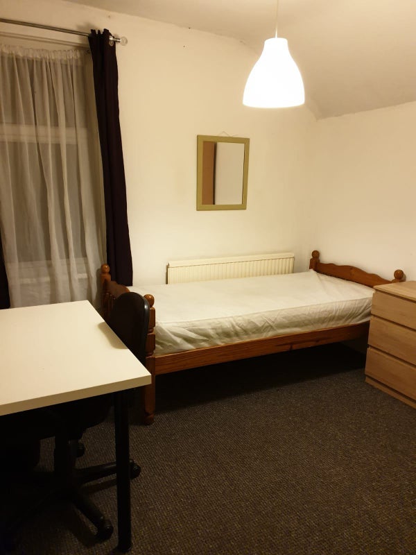 Room Manor Street in Cardiff