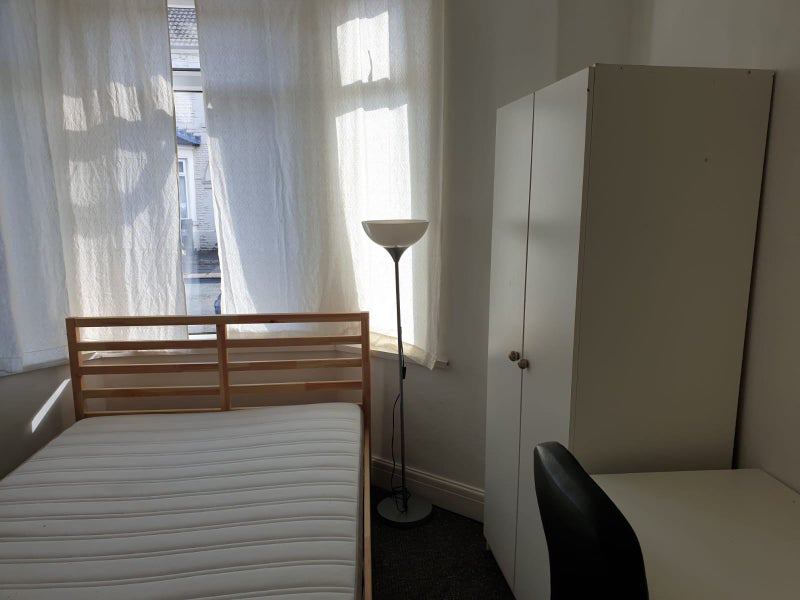Room Manor Street in Cardiff