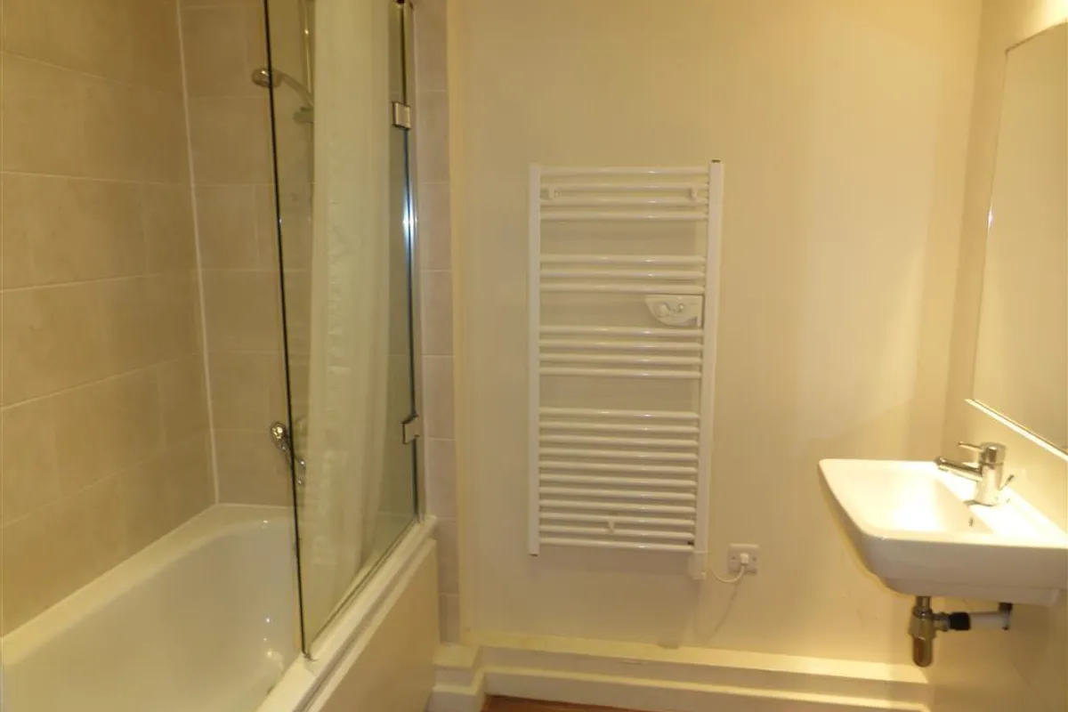 Flat Beckhampton Street in Swindon
