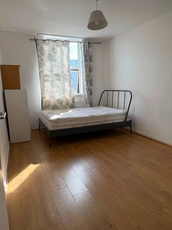 Room Ruislip Road in London