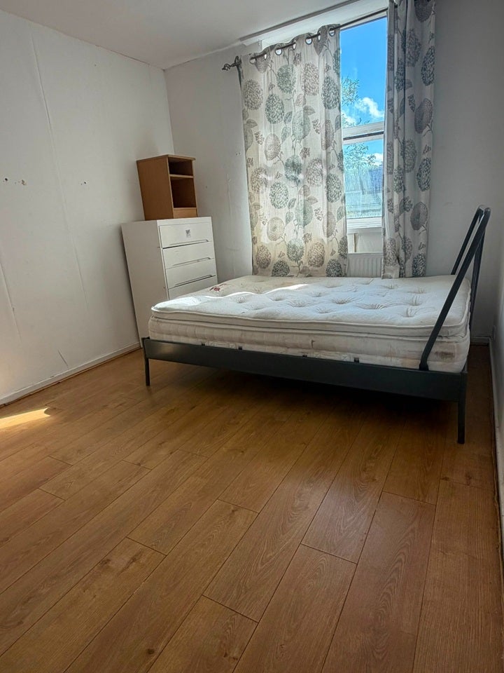 Room Ruislip Road in London