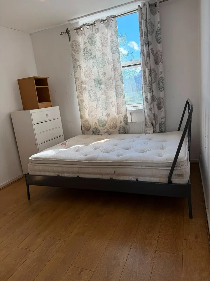 Room Ruislip Road in London