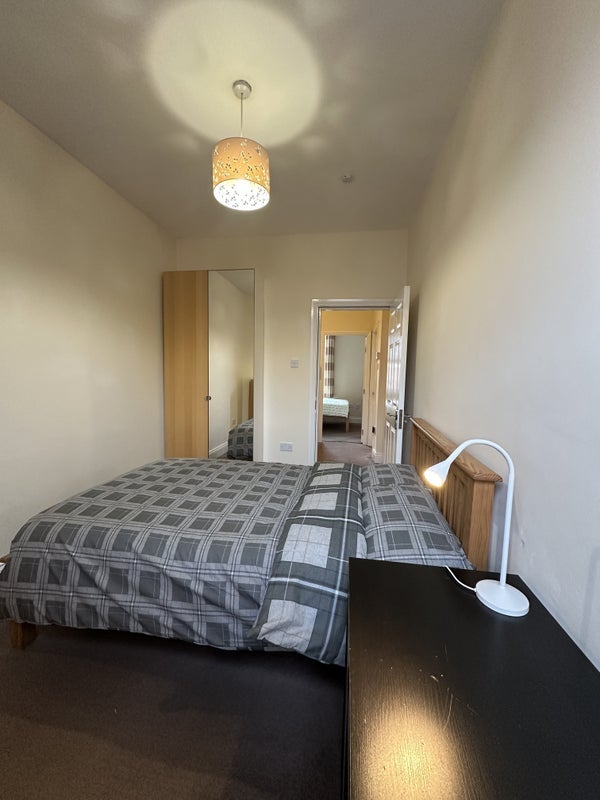 Flat Helmsley Road in Newcastle upon Tyne