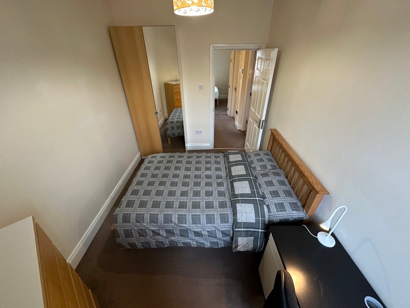 Flat Helmsley Road in Newcastle upon Tyne