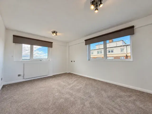 Flat Broadway West in Southend-on-Sea