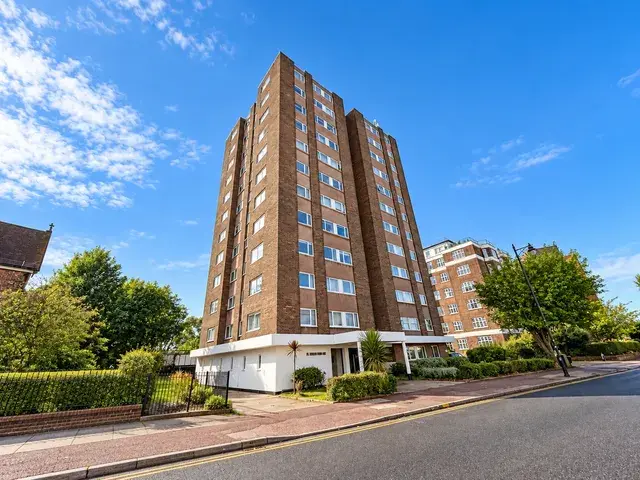 Flat Broadway West in Southend-on-Sea