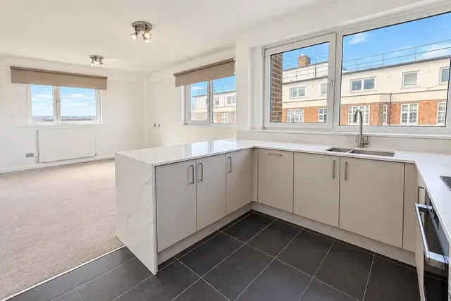 Flat Broadway West in Southend-on-Sea