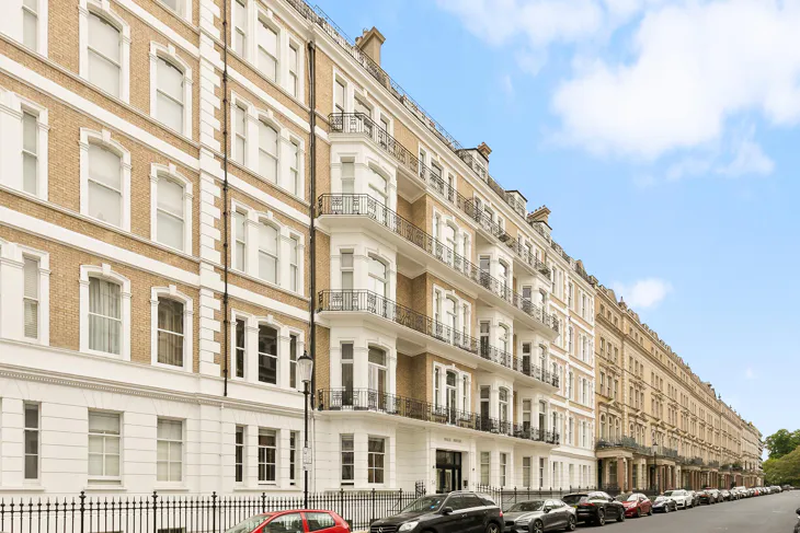 Flat De Vere Gardens in Greater London