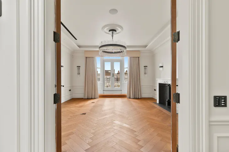 Flat De Vere Gardens in Greater London