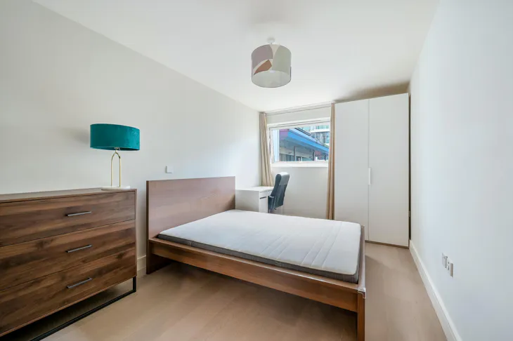 Flat Queenstown Road in Greater London