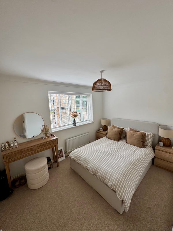 Flat Rosethorn Close in Greater London