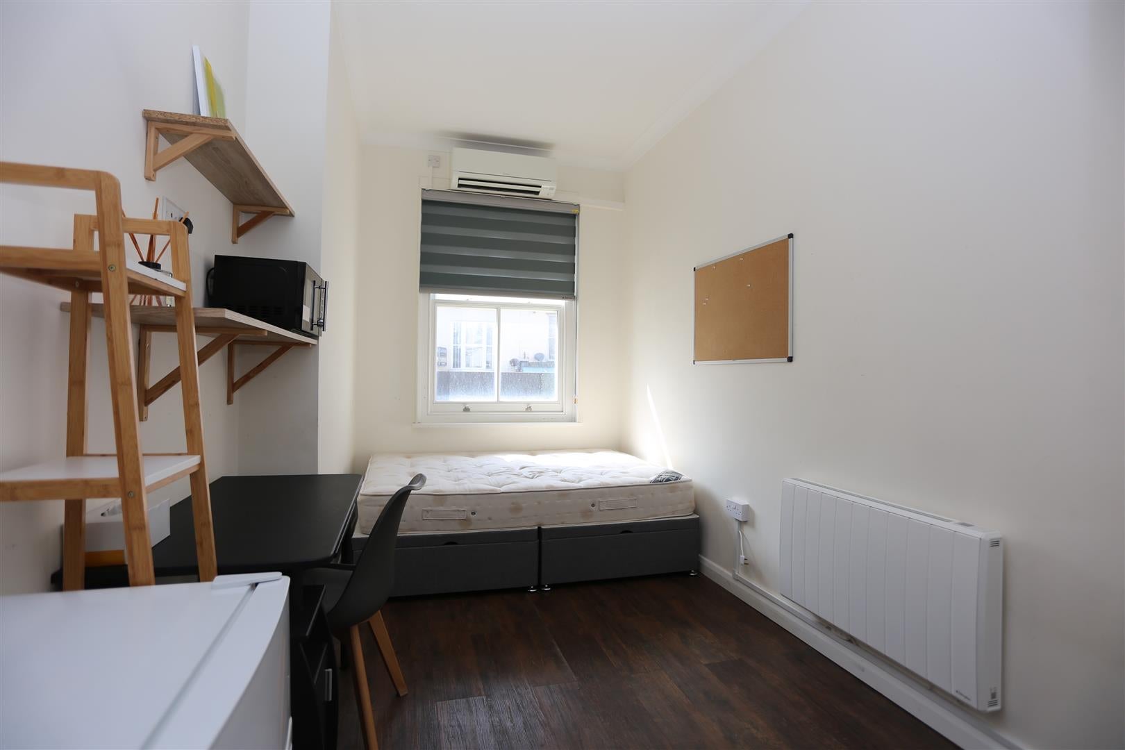 Room Regency Square in Brighton