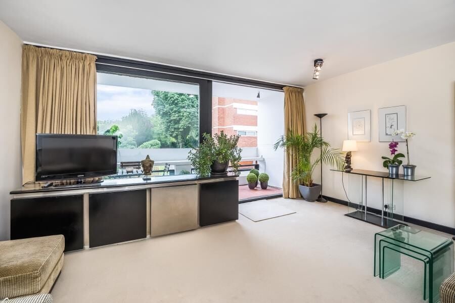 Flat Southwood Lawn Road in Greater London