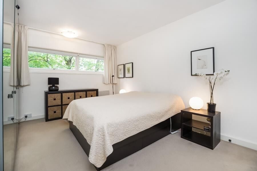 Flat Southwood Lawn Road in Greater London