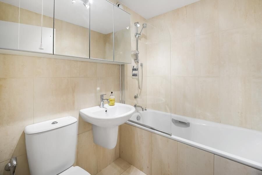 Flat Southwood Lawn Road in Greater London