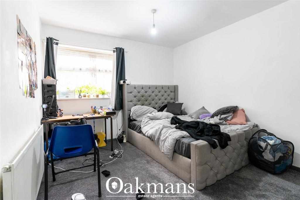 Flat Beeston Close in Birmingham