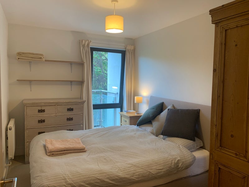 Room Gwynne Road in Greater London
