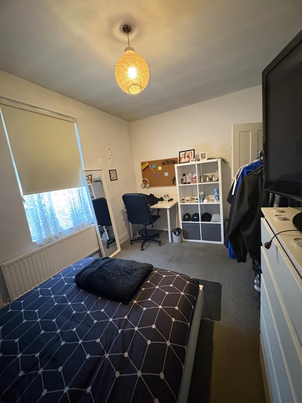 Room Pevensey Road in Greater London
