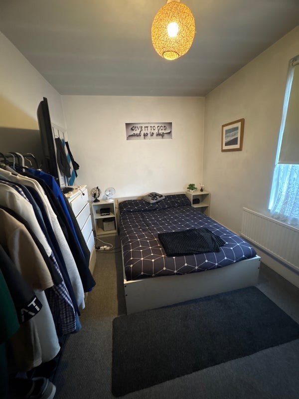 Room Pevensey Road in Greater London