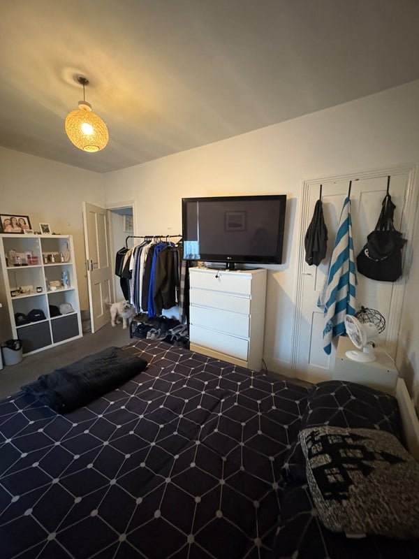 Room Pevensey Road in Greater London