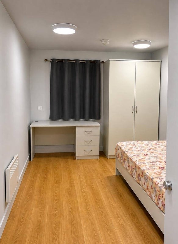 Room Back Chatham Place in Liverpool