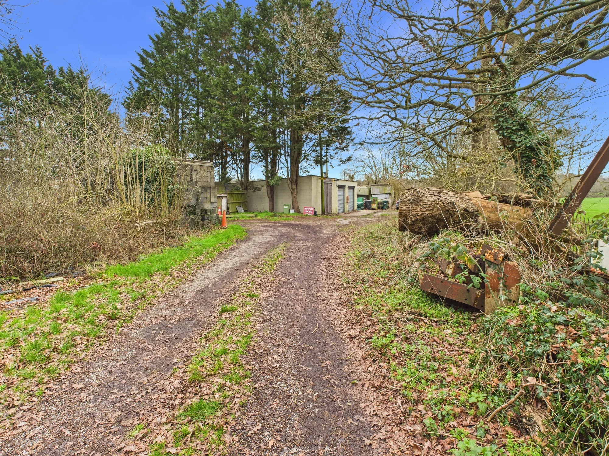 Flat Mays Lane in Greater London