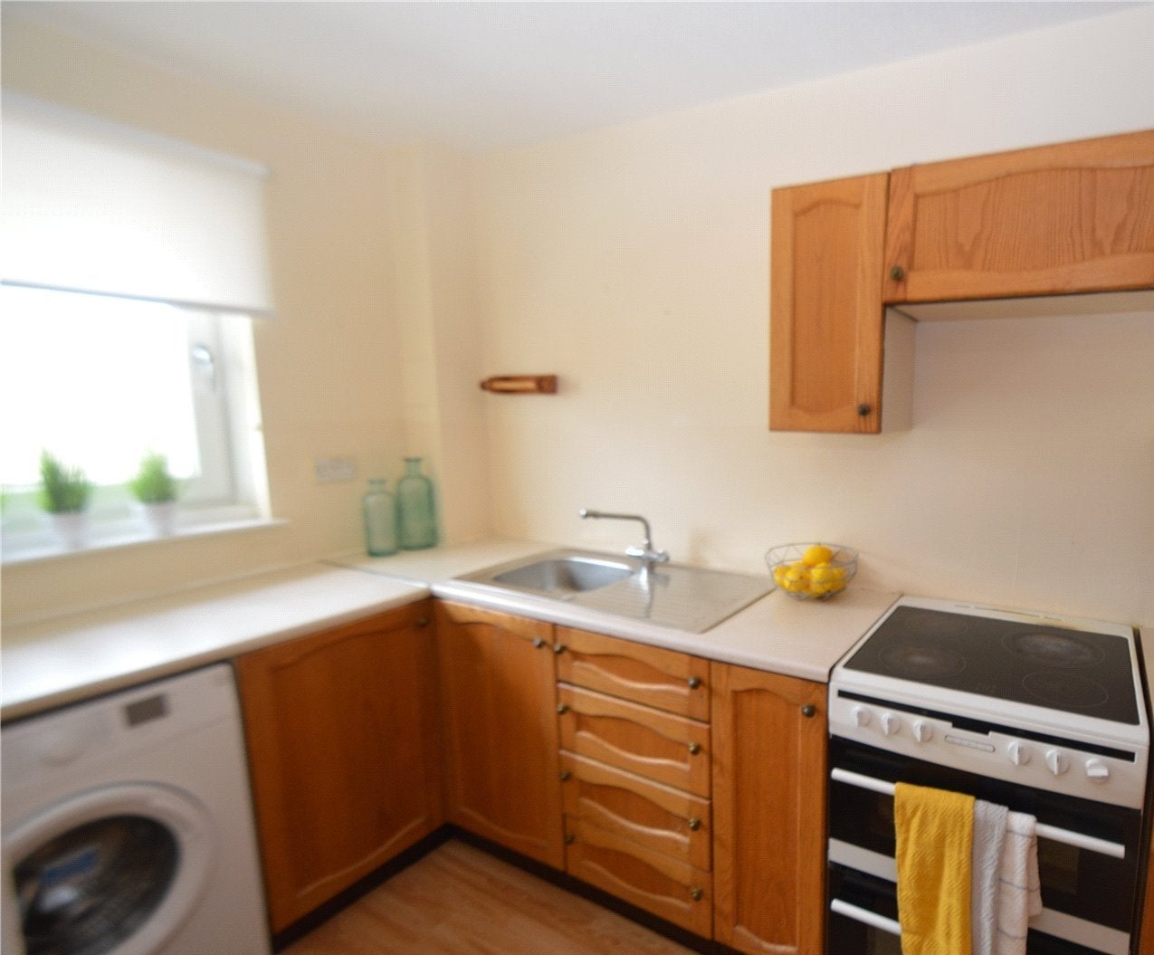 Flat Kelvindale Road in Glasgow