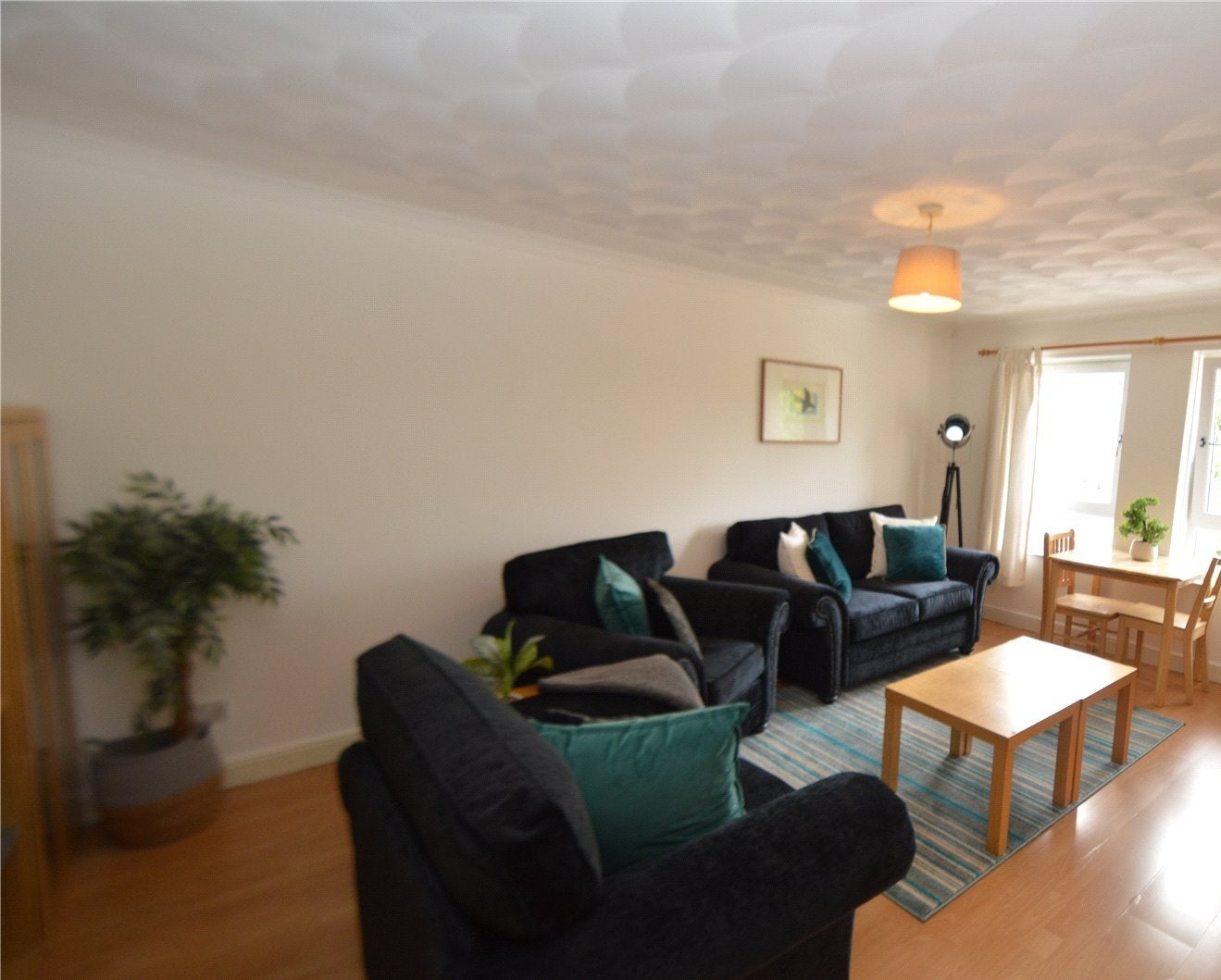 Flat Kelvindale Road in Glasgow