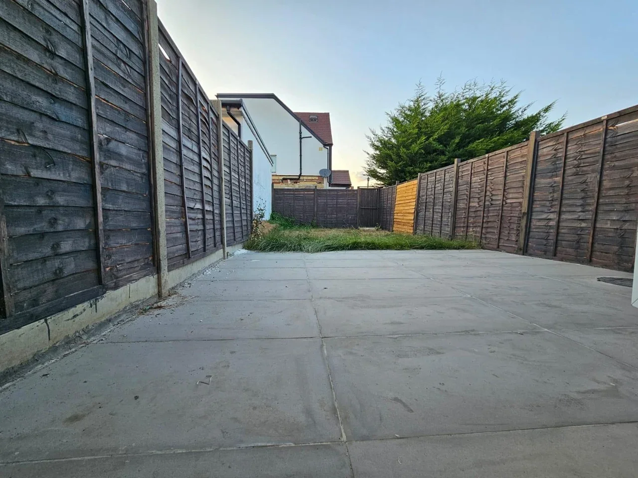 House Oakfield Gardens in Greater London