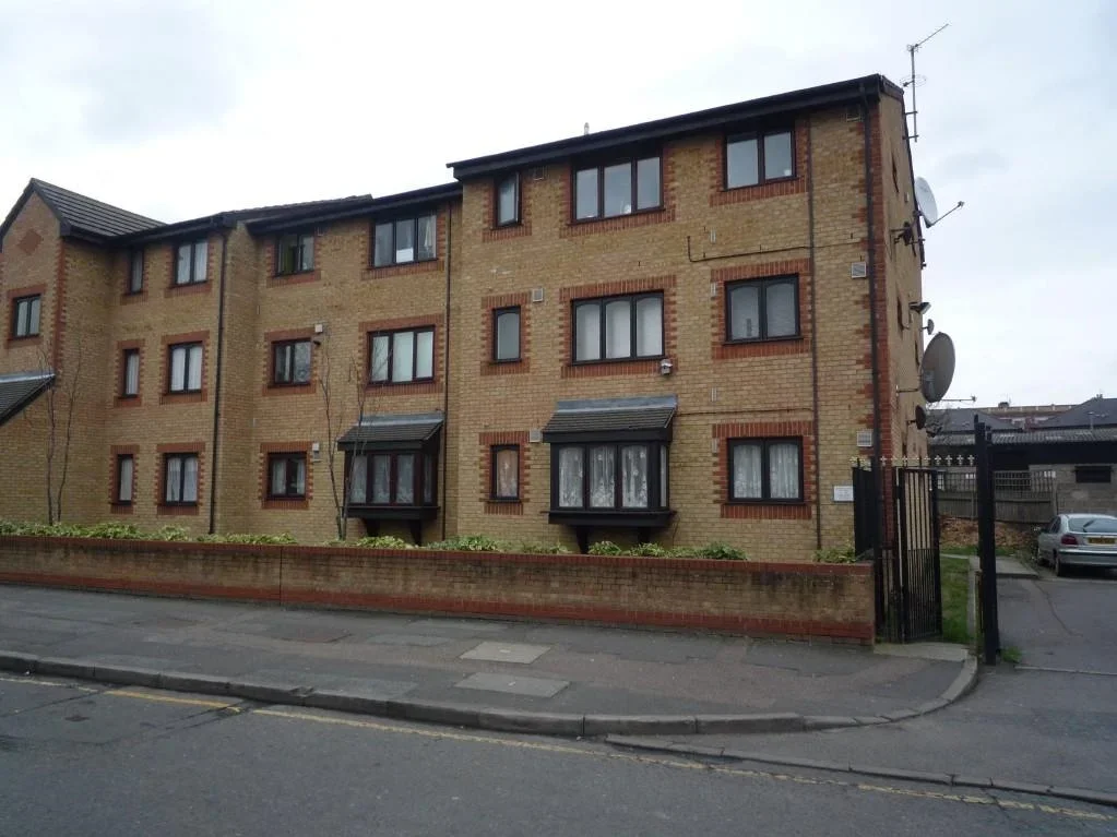 Flat Francis Street in Greater London
