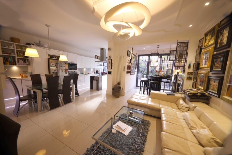 Room Wickliffe Avenue in Greater London