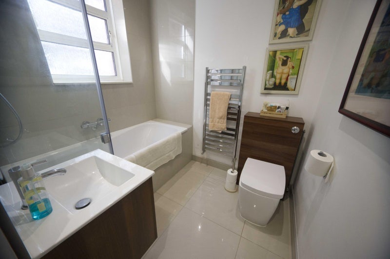 Room Wickliffe Avenue in Greater London