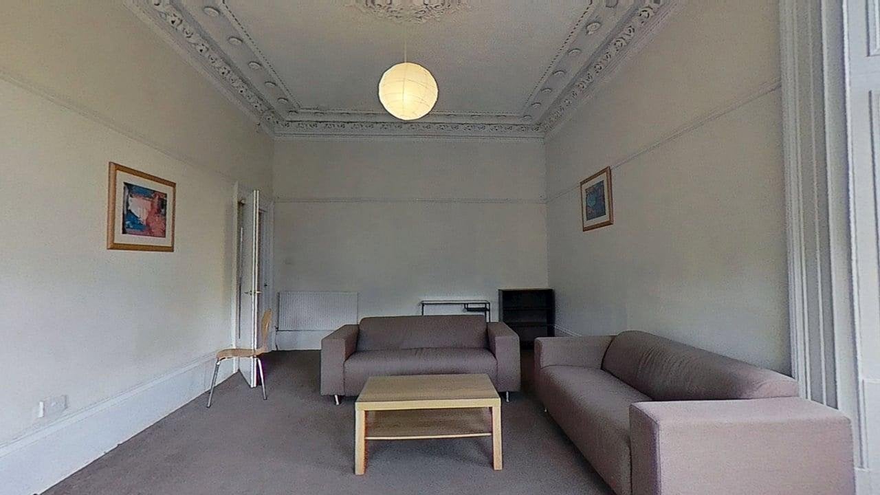 Room Ruskin Lane in Glasgow