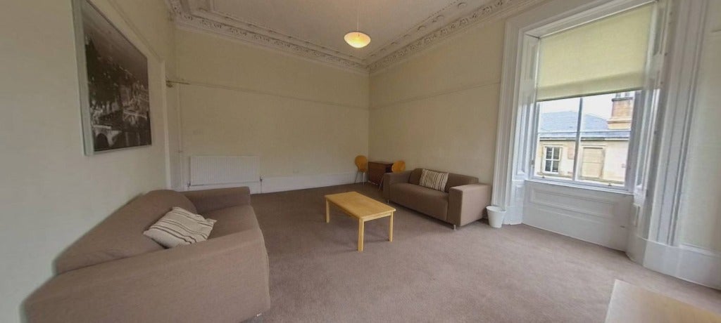 Flat Ruskin Lane in Glasgow
