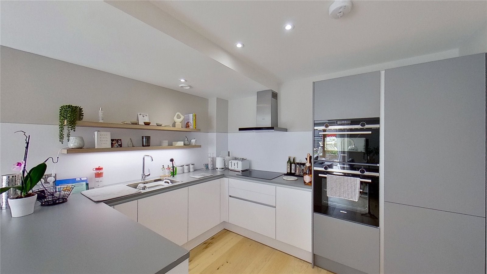 Flat Warriston Road in City of Edinburgh