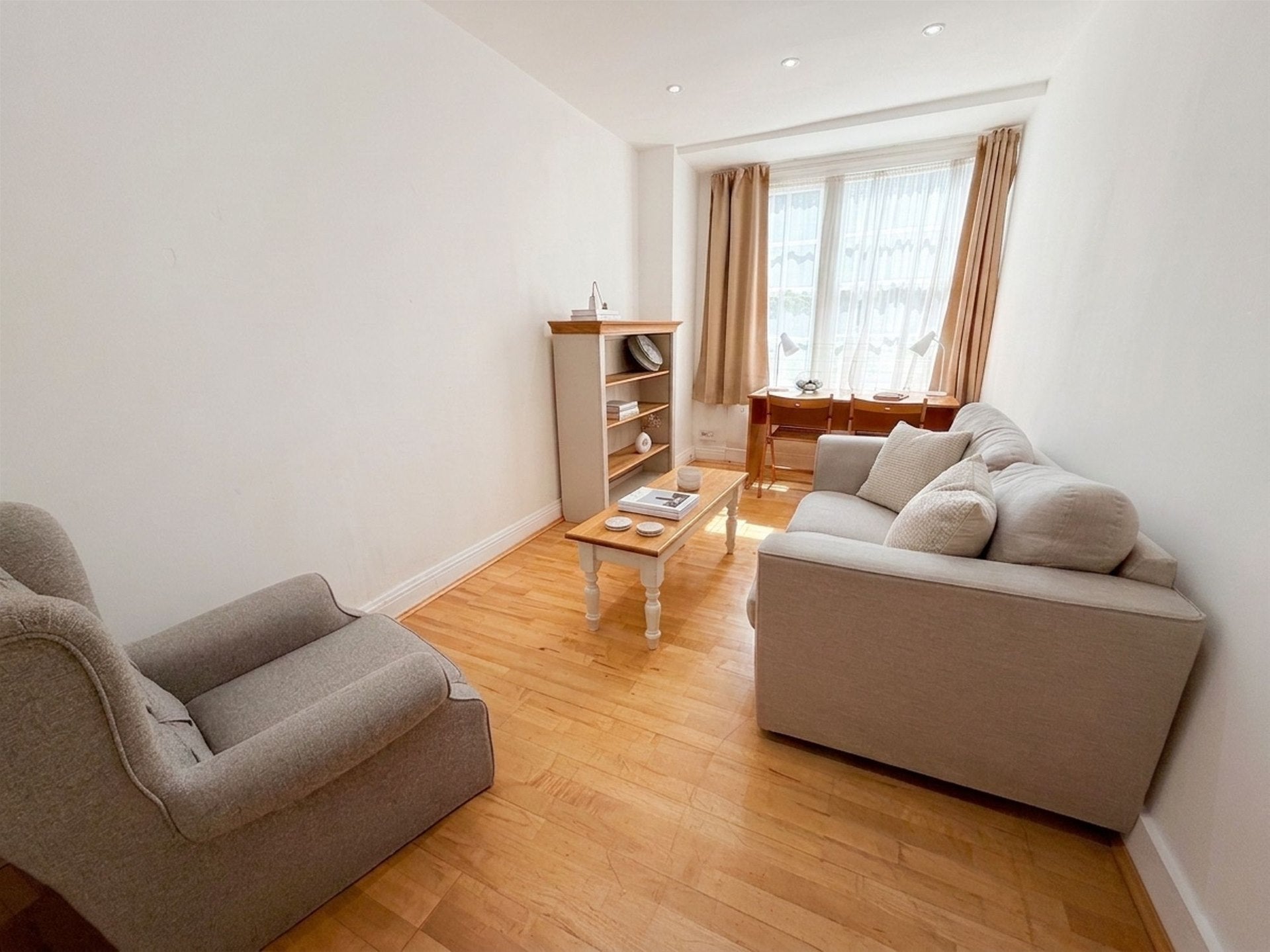 Flat Aspley House Driveway in City of Westminster