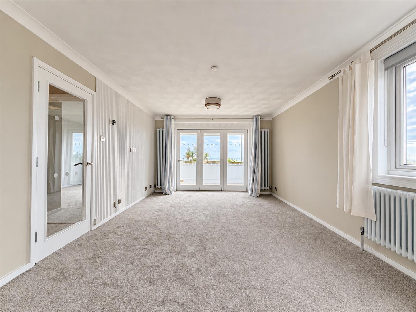 Flat De La Warr Parade in Rother