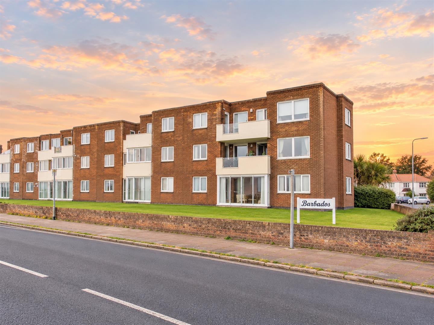 Flat De La Warr Parade in Rother