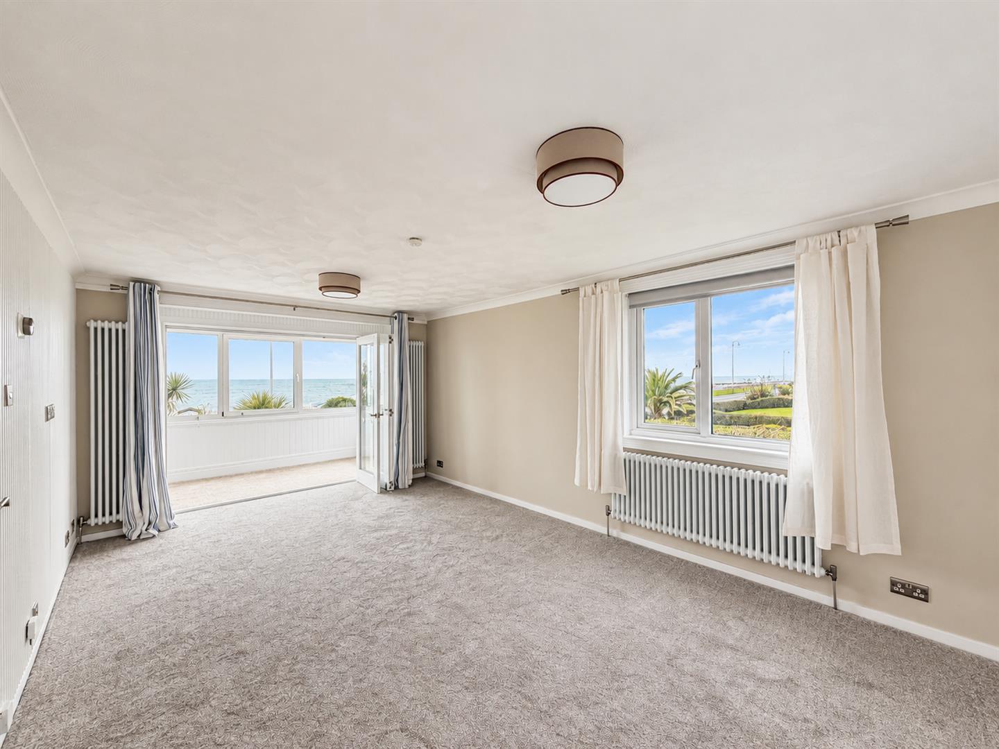 Flat De La Warr Parade in Rother