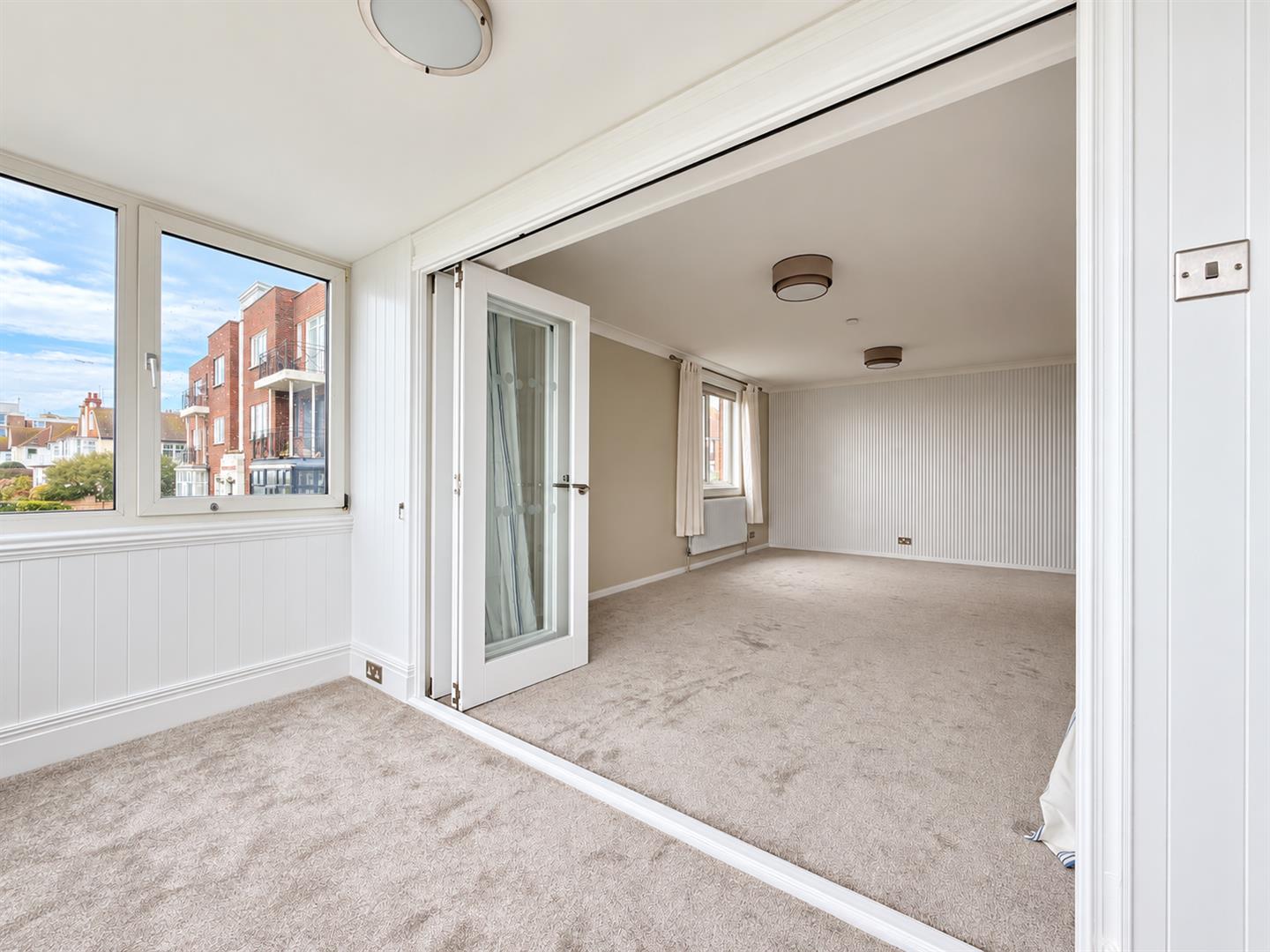 Flat De La Warr Parade in Rother