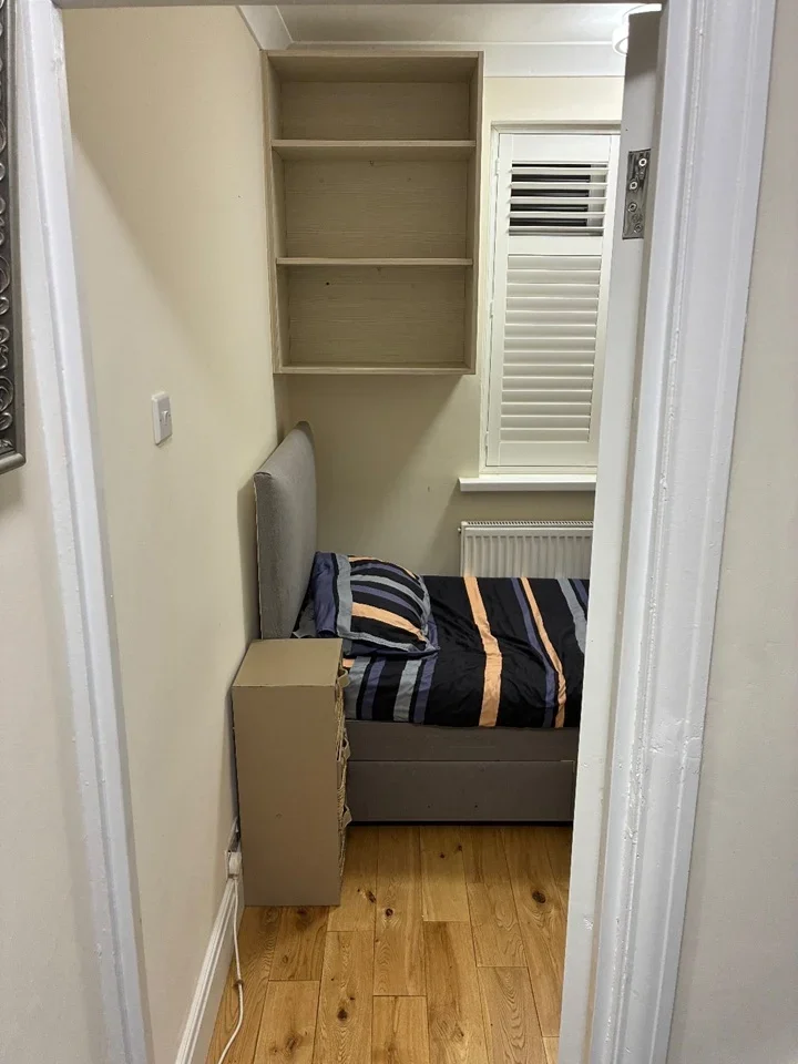Room Hounslow Road in Greater London