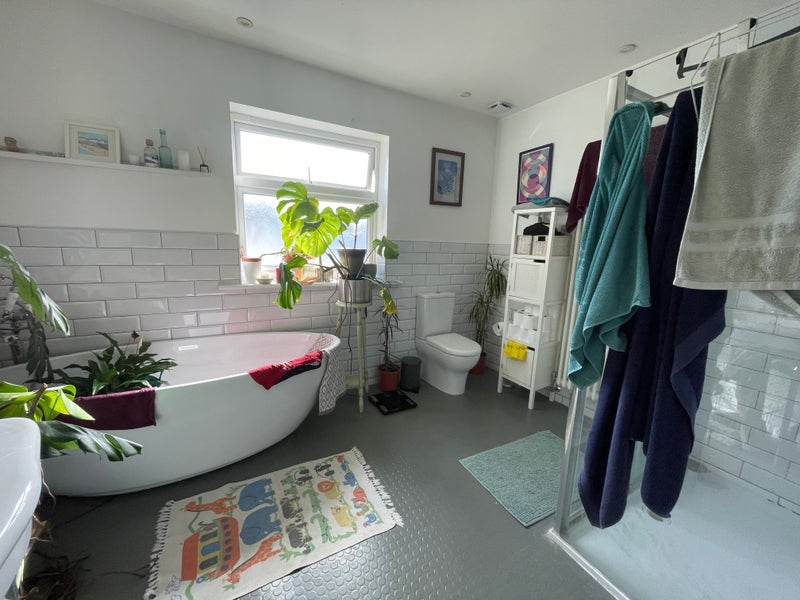 Room Sandgate Road in Bristol