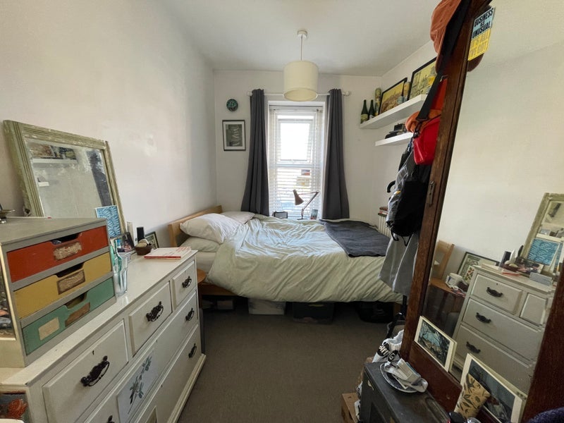 Room Sandgate Road in Bristol