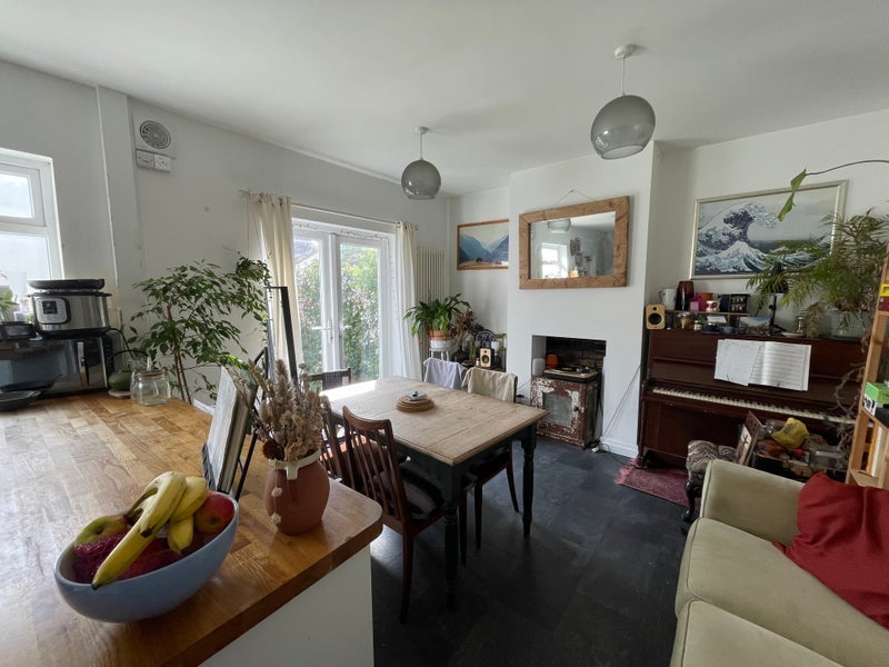 Room Sandgate Road in Bristol