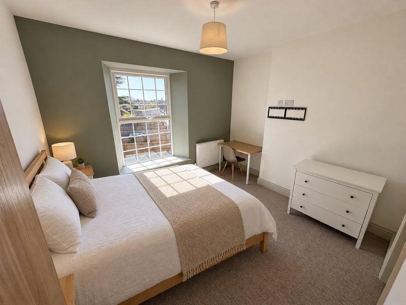 Room Fishponds Road in Bristol