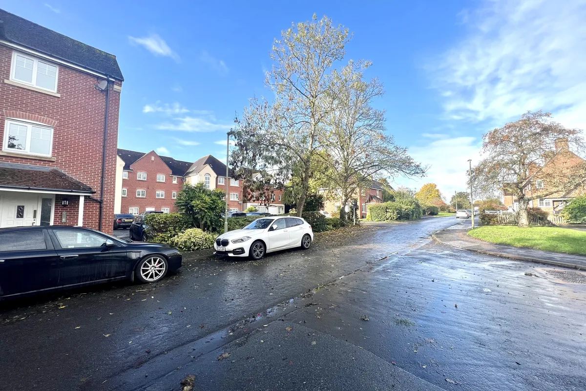 Flat Staniland Court in Vale of White Horse