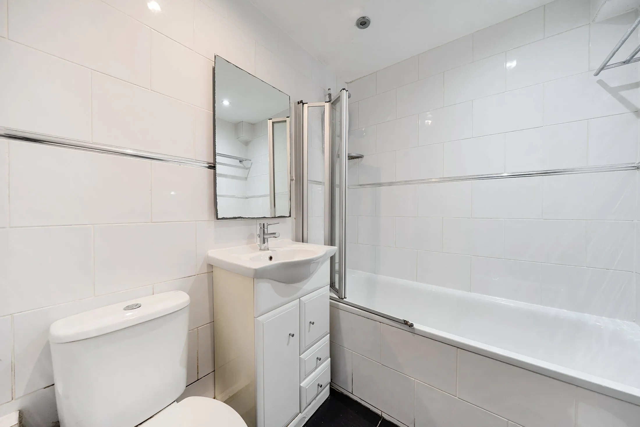 Flat Cedar Mews in Greater London